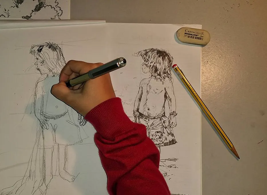 Desenho de figuras a caneta, em curso