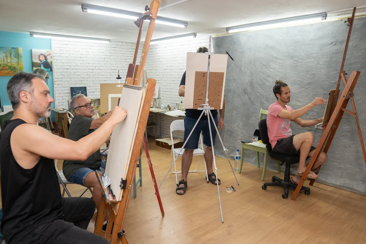Uma sessão de desenho com modelo ao vivo no atelier